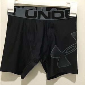 Under Armour Boys HeatGear Black/Pitch, Boxers NWT Gray Fitted Shorts Size YMD